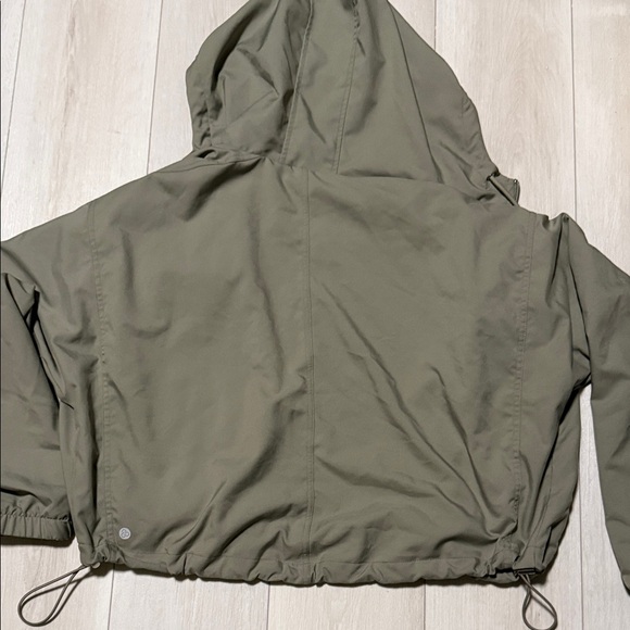 Zelle Women’s Olive Green Cropped Hooded Zip-up Jacket with pockets. - Picture 7 of 13